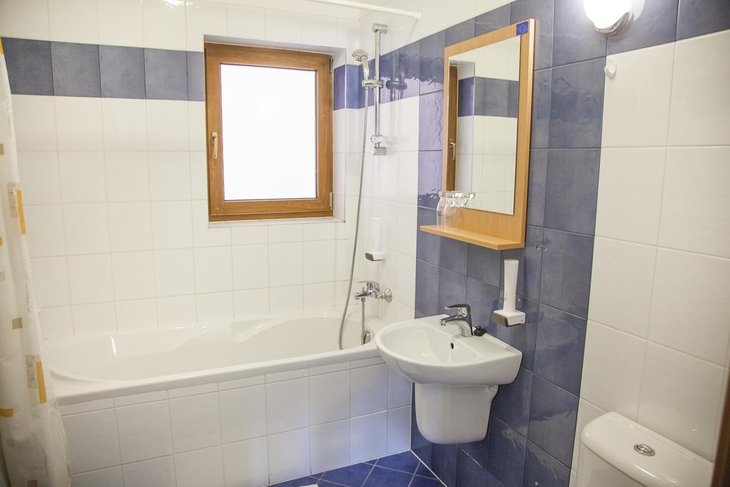 Hotel Eminent Zlaté Moravce Extérieur photo