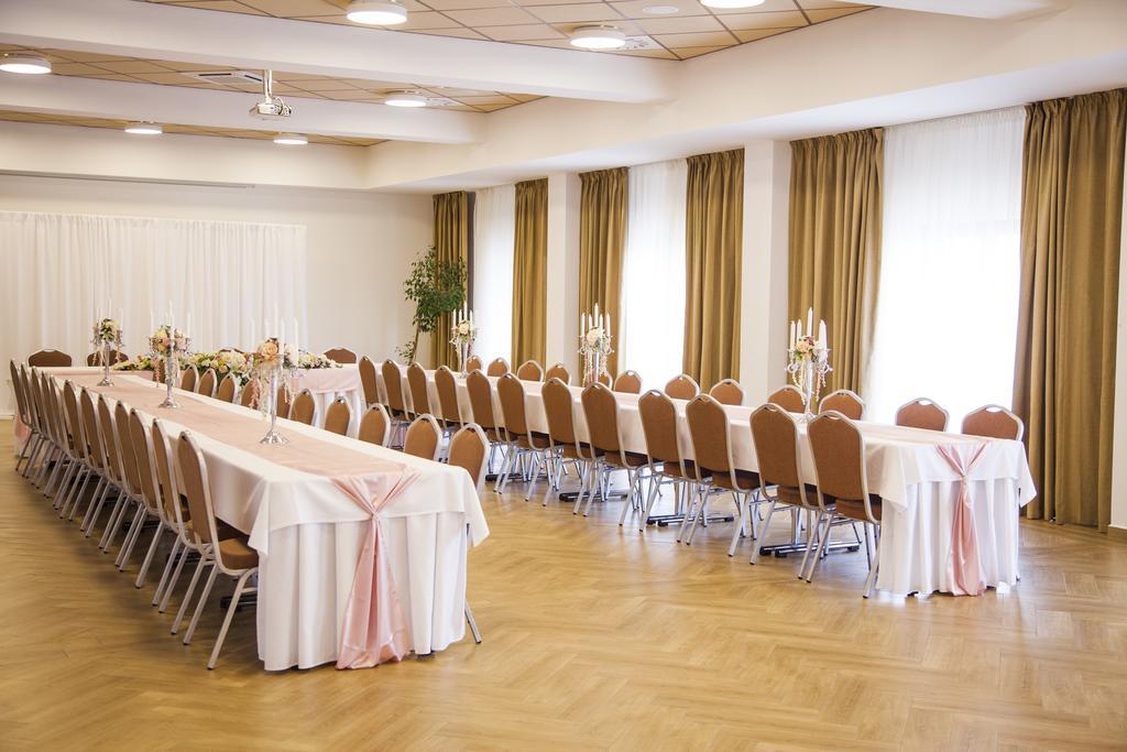 Hotel Eminent Zlaté Moravce Extérieur photo