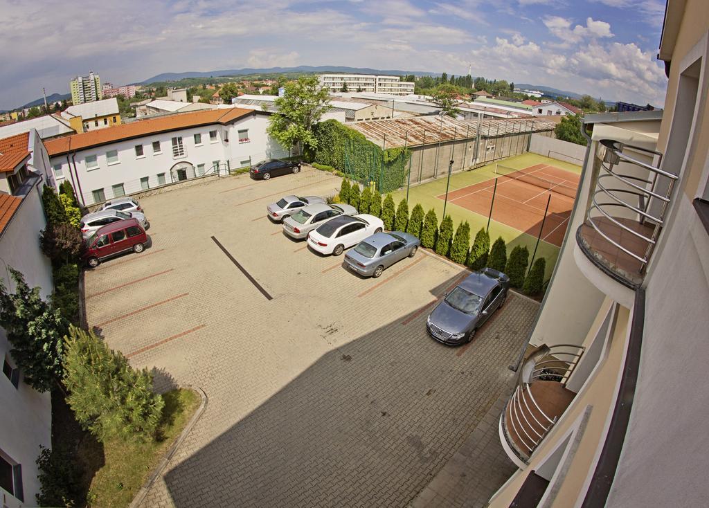 Hotel Eminent Zlaté Moravce Extérieur photo