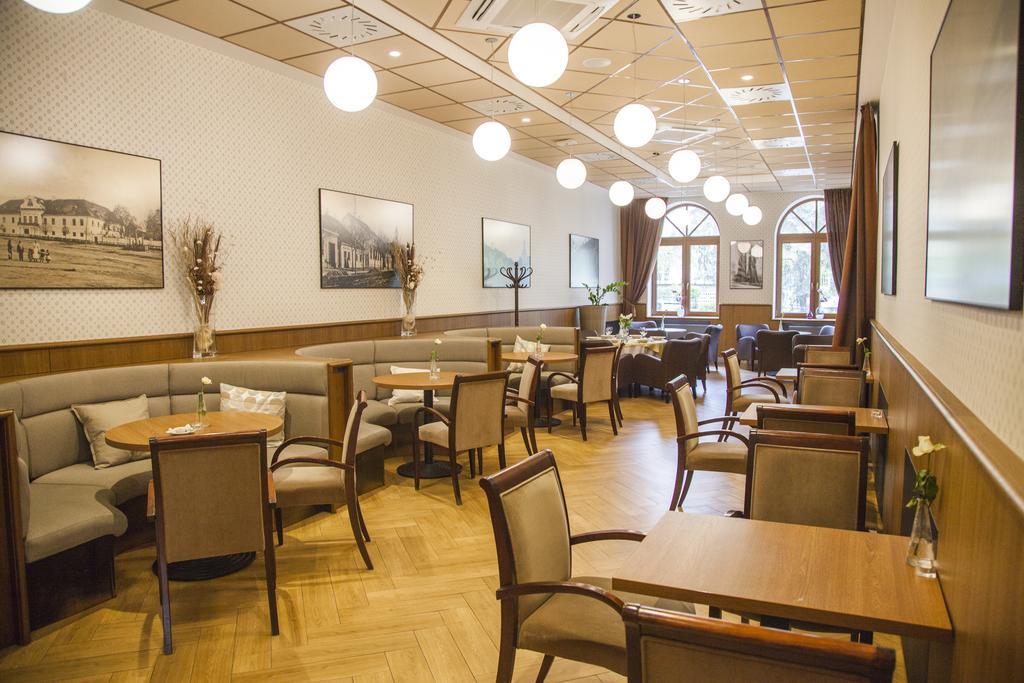 Hotel Eminent Zlaté Moravce Extérieur photo